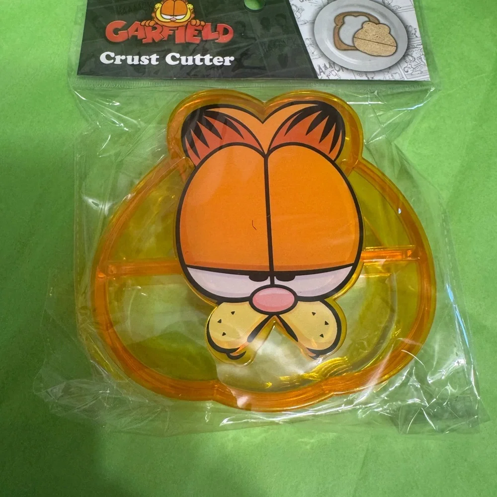 Garfield Crust Cutter - Picture 1 of 6
